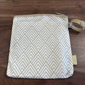 Ubbi On-The-Go Baby changing mat woth carrying bag